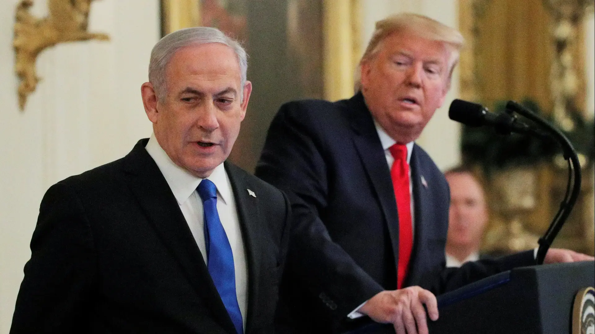 נשיא ארה"ב, דונלד טראמפ וראש הממשלה בנימין נתניהו במהלך הצגת תוכנית המאה 28 בינואר 2020 נשיא ארה"ב, דונלד טראמפ וראש הממשלה בנימין נתניהו במהלך הצגת תוכנית המאה 28 בינואר 2020