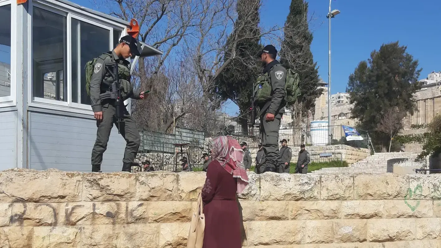 בחברון. בידוק לאישה פלסטינית, 29 ינואר 2020 בחברון. בידוק לאישה פלסטינית, 29 ינואר 2020
