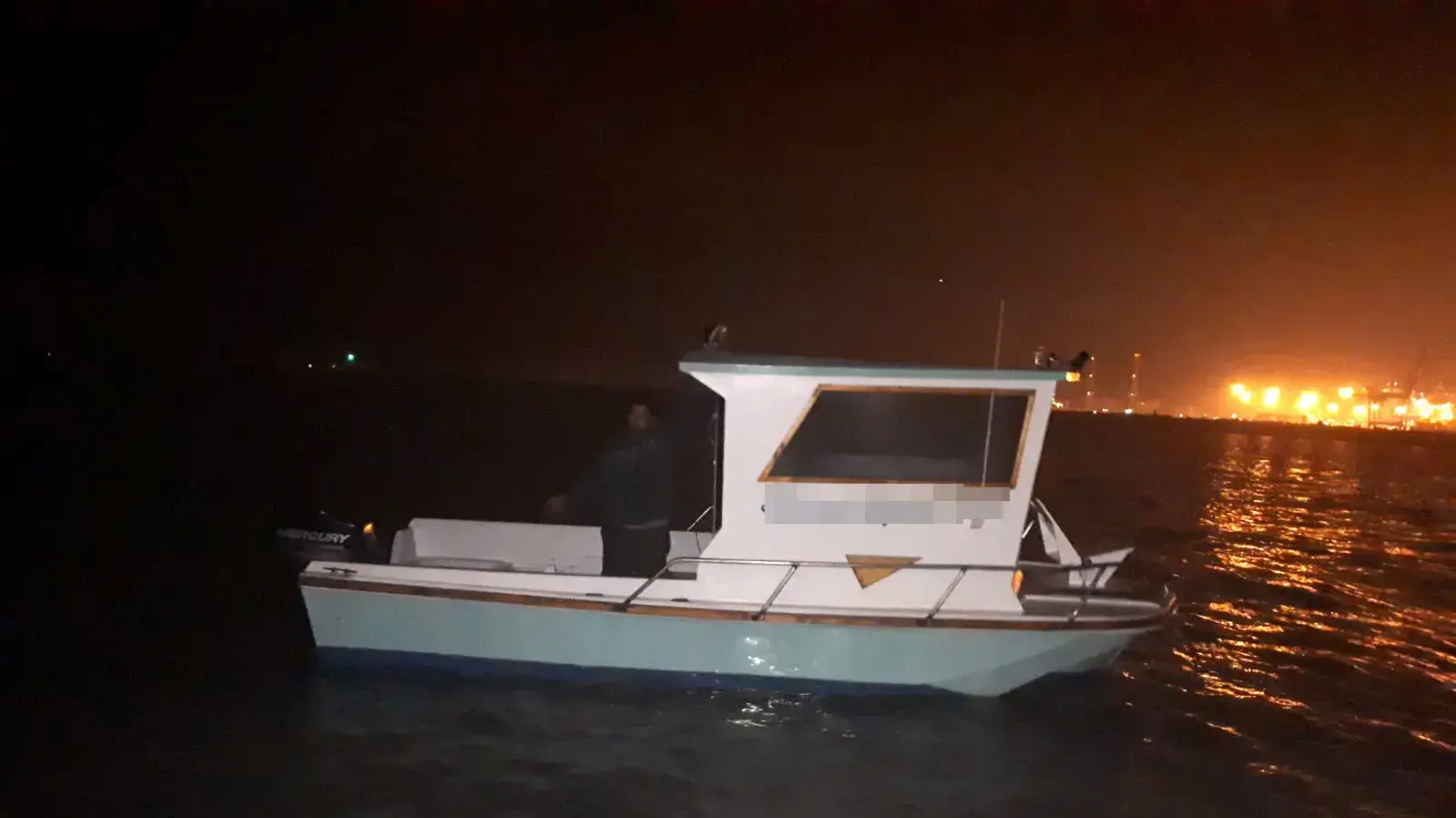 שוטרי השיטור הימי של מחוז ת"א איתרו סירה גנובה שנקלעה למצוקה שוטרי השיטור הימי של מחוז ת"א איתרו סירה גנובה שנקלעה למצוקה