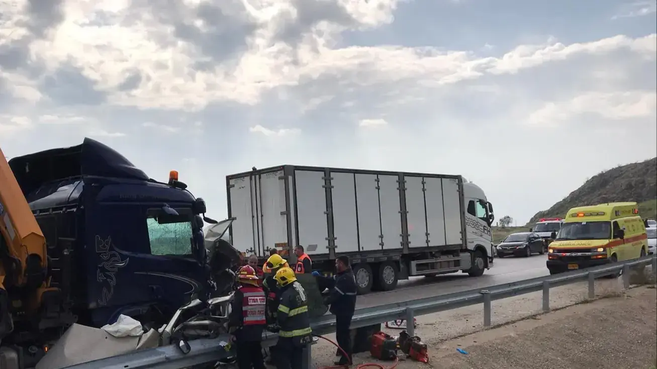 זירת התאונה בה נהרגה רעות שוורץ סמוך למושב ארגמן בכביש 90
29 בינואר 2020 זירת התאונה בה נהרגה רעות שוורץ סמוך למושב ארגמן בכביש 90
29 בינואר 2020