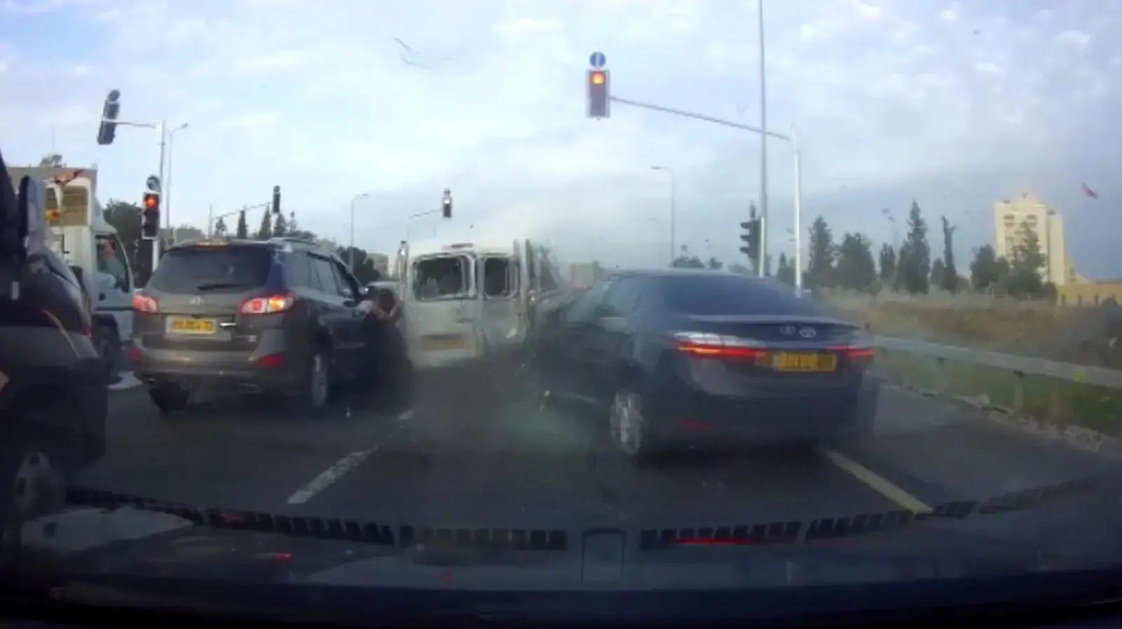 שוטרת נפצעת במהלך מחסום משטרתי לתפיסת גנב רכב בצומת לוד, 12 בינואר 2020 שוטרת נפצעת במהלך מחסום משטרתי לתפיסת גנב רכב בצומת לוד, 12 בינואר 2020