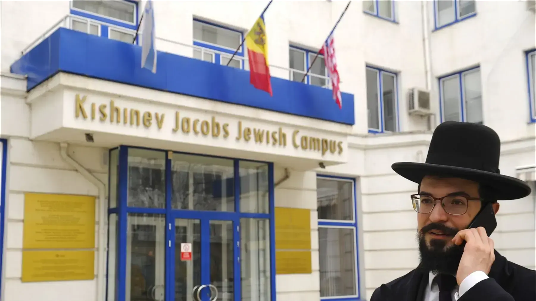 הרב שמשון דניאל איזקסון מחב״ד הוא בין אלה שמקווים להפיח רוח של אמונה דתית בקרב 15,000 התושבים היהודים של קישינב הרב שמשון דניאל איזקסון מחב״ד הוא בין אלה שמקווים להפיח רוח של אמונה דתית בקרב 15,000 התושבים היהודים של קישינב