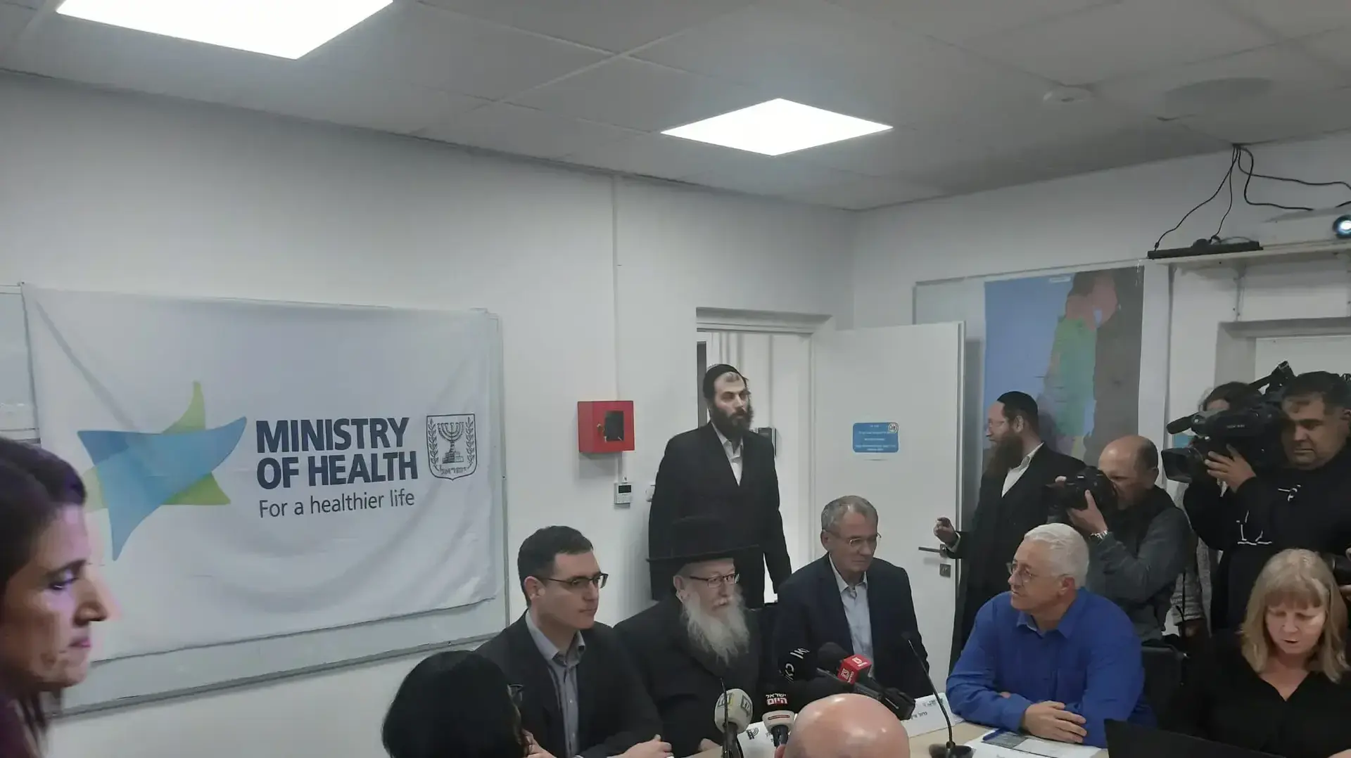 כינוס הצוות לטיפול במגפות של משרד הבריאות בהשתתפות: השר יעקב ליצמן, ת"א, 30 בינואר 2020 כינוס הצוות לטיפול במגפות של משרד הבריאות בהשתתפות: השר יעקב ליצמן, ת"א, 30 בינואר 2020