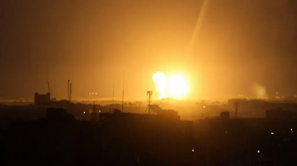 תקיפת צה"ל באזור רפיח שברצועת עזה לפי כלי התקשורת הפלסטיניים. 31 בינואר 2020. תקיפת צה"ל באזור רפיח שברצועת עזה לפי כלי התקשורת הפלסטיניים. 31 בינואר 2020.