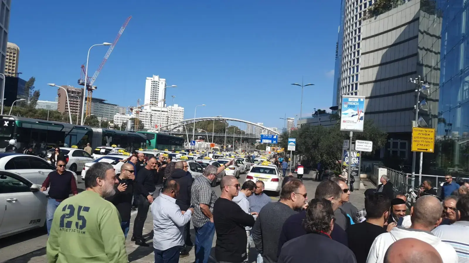 מחאת נהגי המוניות על רפורמת תעריפי הנסיעה בצומת עזריאלי בתל אביב. 02 בפברואר 2020.