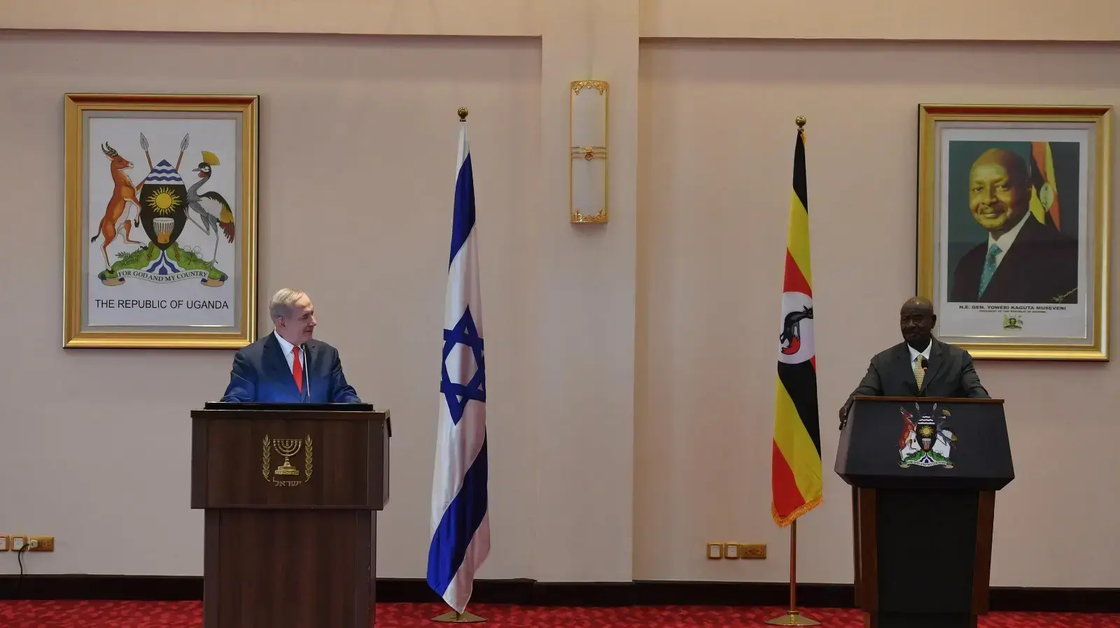ראש הממשלה בנימין נתניהו בהצהרות משותפות עם נשיא אוגנדה יוורי מוסווני 3 בפברואר 2020 ראש הממשלה בנימין נתניהו בהצהרות משותפות עם נשיא אוגנדה יוורי מוסווני 3 בפברואר 2020