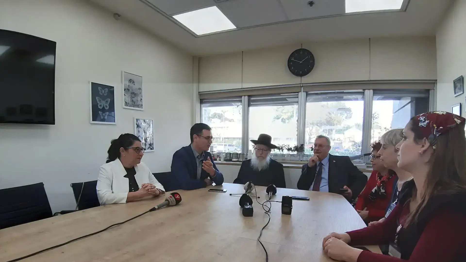 שר הבריאות, יעקב ליצמן, מנכ"ל המשרד משה בר סימן טוב ונציב שירות המדינה דניאל שרשקוביץ ביקרו במעבדה המרכזית של משרד הבריאות בבית החולים שיבא , 4 בפברואר 2020 שר הבריאות, יעקב ליצמן, מנכ"ל המשרד משה בר סימן טוב ונציב שירות המדינה דניאל שרשקוביץ ביקרו במעבדה המרכזית של משרד הבריאות בבית החולים שיבא , 4 בפברואר 2020