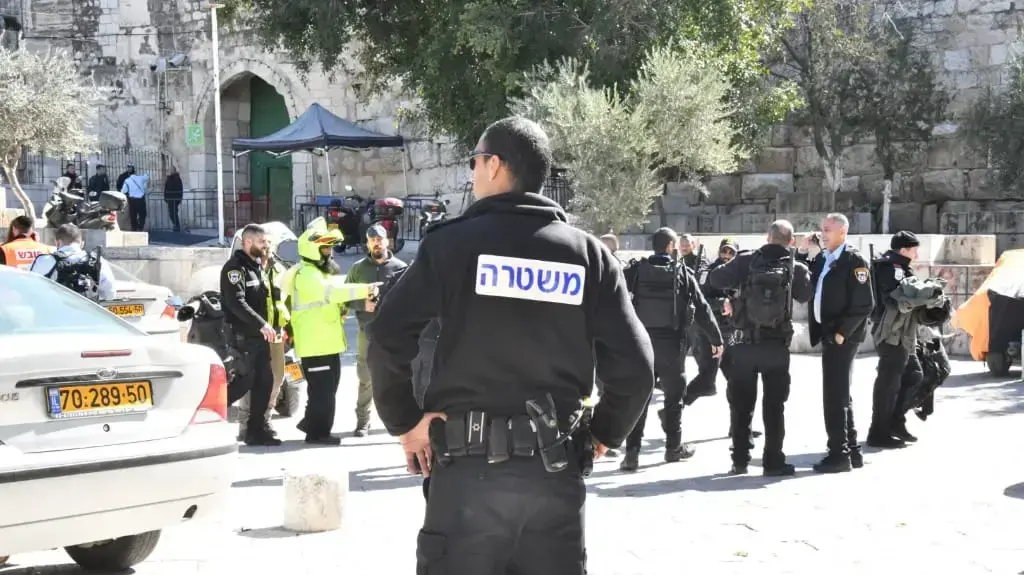 שוטרים בזירת פיגוע הדקירה ליד שער האריות בירולים - ה-6 לפברואר 2020 שוטרים בזירת פיגוע הדקירה ליד שער האריות בירולים - ה-6 לפברואר 2020