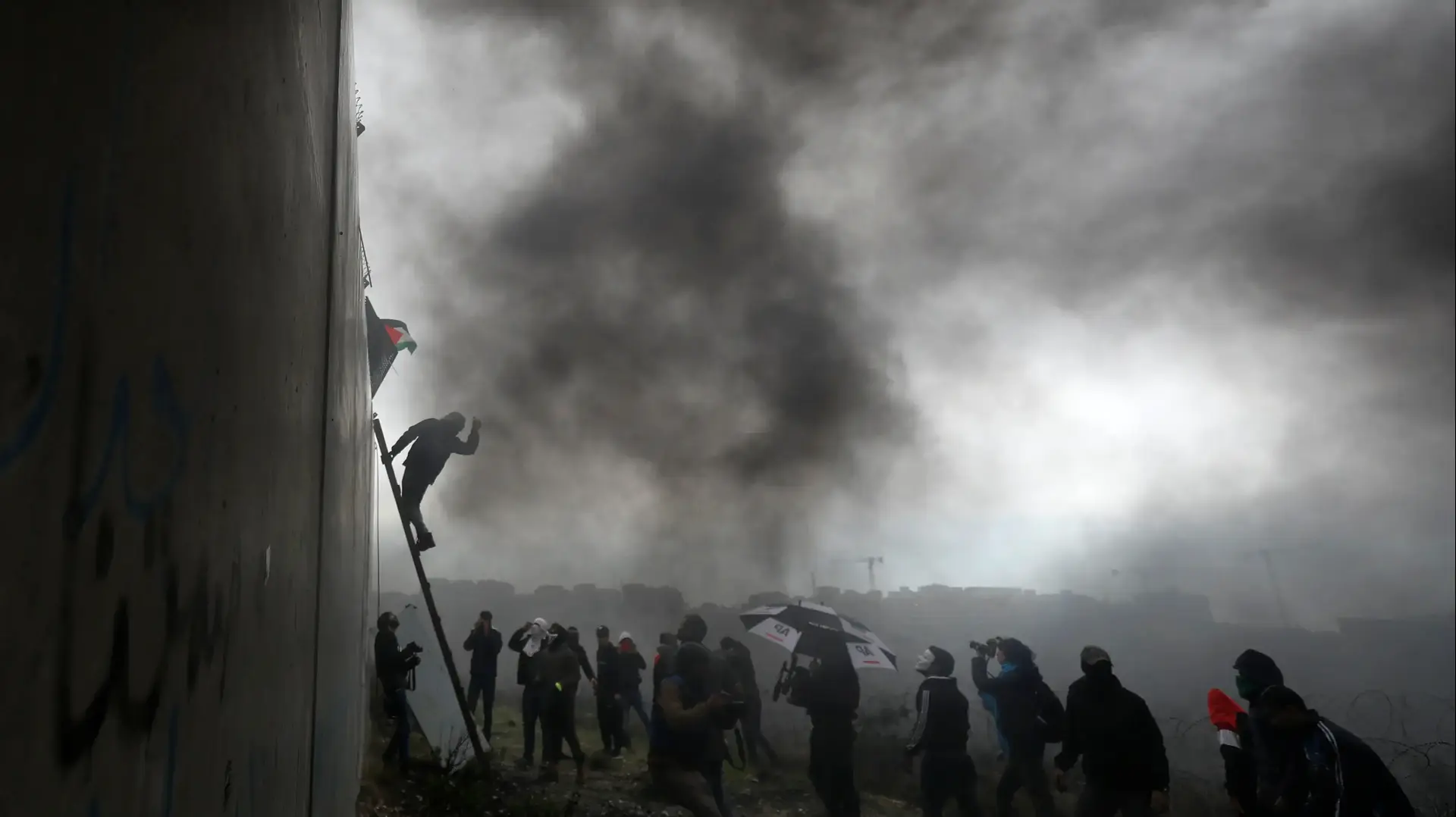 מפגינים פלסטינים מתפרעים באזור יהודה ושומרון. 07 בפברואר 2020. מפגינים פלסטינים מתפרעים באזור יהודה ושומרון. 07 בפברואר 2020.