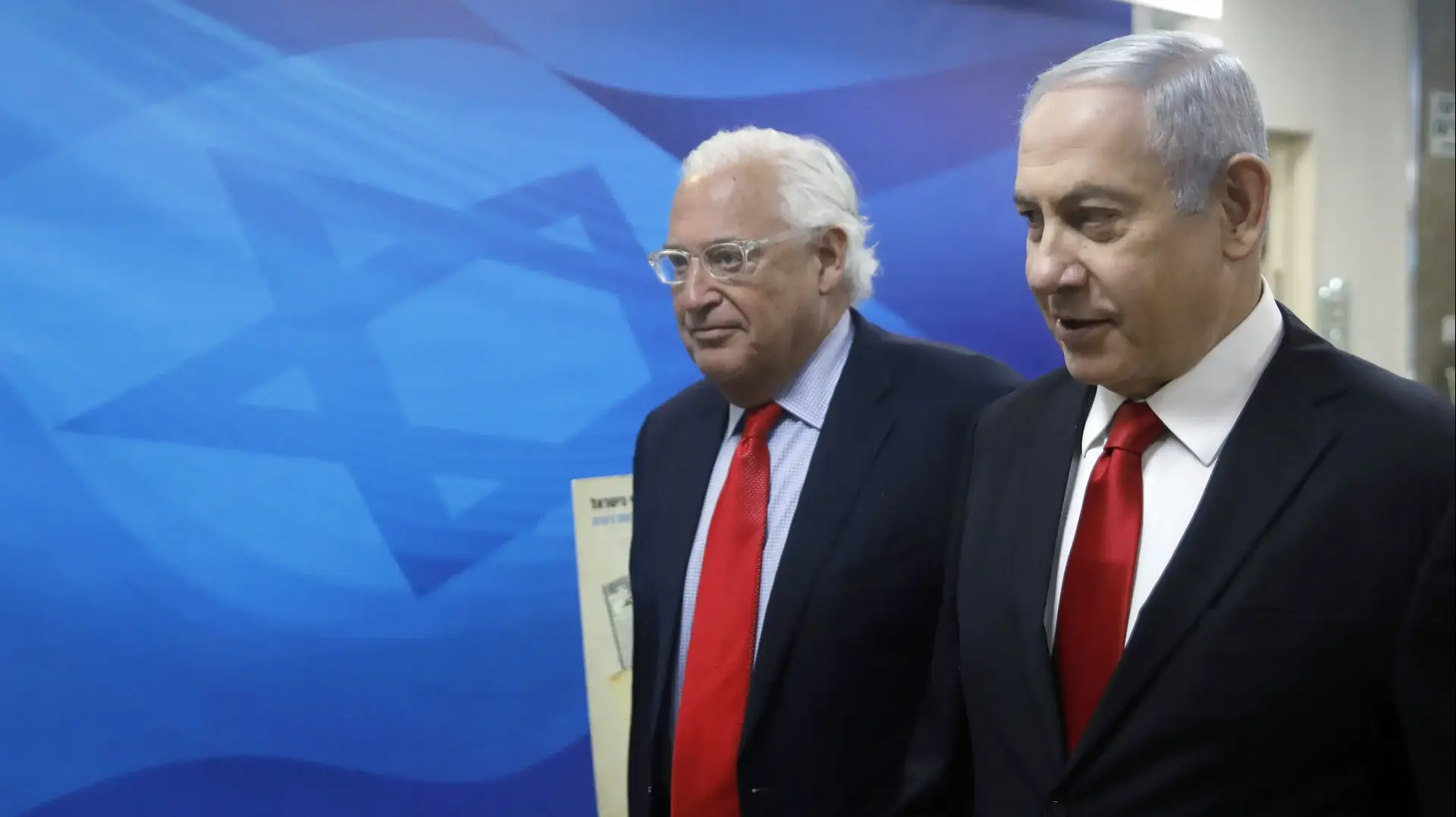 ראש הממשלה בנימין נתניהו ושגריר ארצות הברית בישראל דיוויד פרידמן בכניסה לישיבת ממשלה. 28 ביולי 2019.