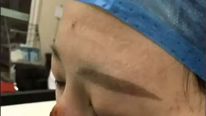 אחות בסין
אחות בסין