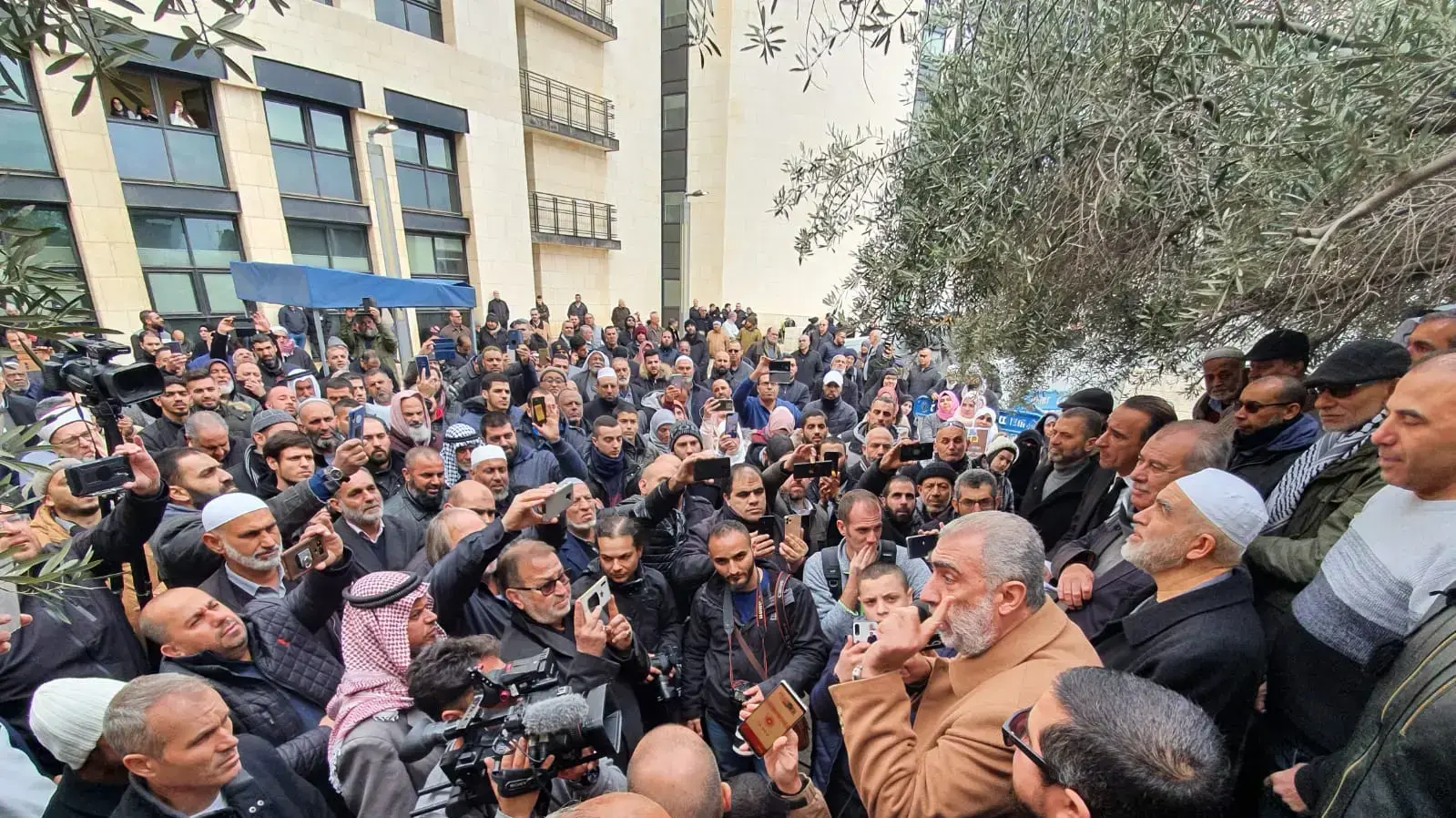 כמאל ח'טיב, לאחר מתן גזר דין לשייח' ראאד סלאח, בית משפט השלום בחיפה, 10 בפברואר 2020 כמאל ח'טיב, לאחר מתן גזר דין לשייח' ראאד סלאח, בית משפט השלום בחיפה, 10 בפברואר 2020