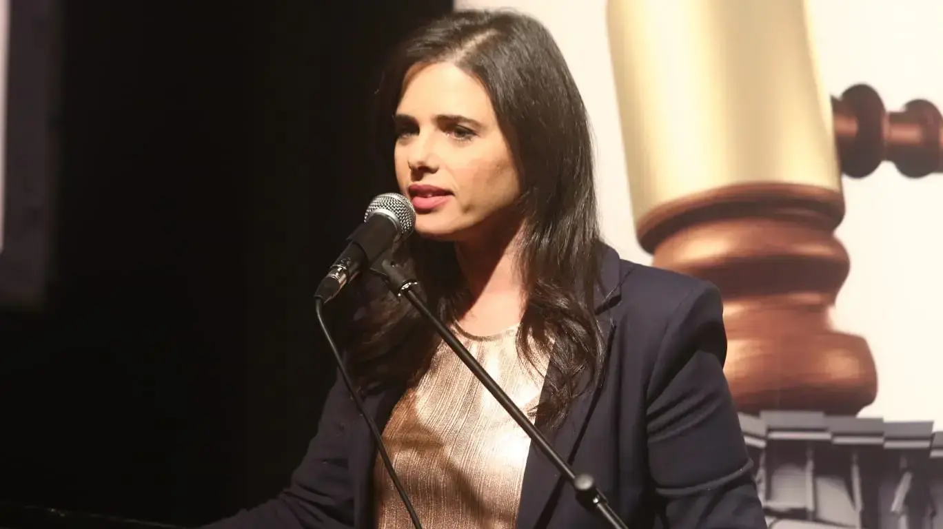 איילת שקד בהשקת ספרו של עו"ד שמחה רוטמן, "מפלגת בג"ץ", בבית ציוני אמריקה בתל אביב, 12 בפברואר 2020 איילת שקד בהשקת ספרו של עו"ד שמחה רוטמן, "מפלגת בג"ץ", בבית ציוני אמריקה בתל אביב, 12 בפברואר 2020