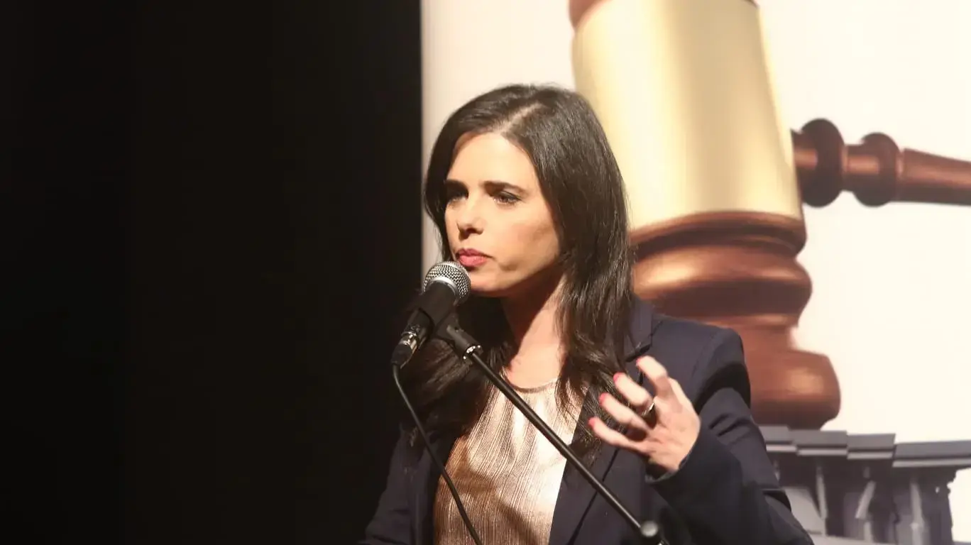 איילת שקד בהשקת ספרו של עו"ד שמחה רוטמן, "מפלגת בג"ץ", בבית ציוני אמריקה בתל אביב, 12 בפברואר 2020