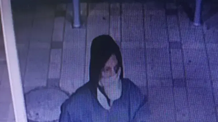 חשוד שהכה מוכר בחנות מכולת וגרם לו לחבלות בגלל שדרש תעודה מזהה מחברו שביקש לקנות אלכוהול 13 בפברואר 2020 חשוד שהכה מוכר בחנות מכולת וגרם לו לחבלות בגלל שדרש תעודה מזהה מחברו שביקש לקנות אלכוהול 13 בפברואר 2020