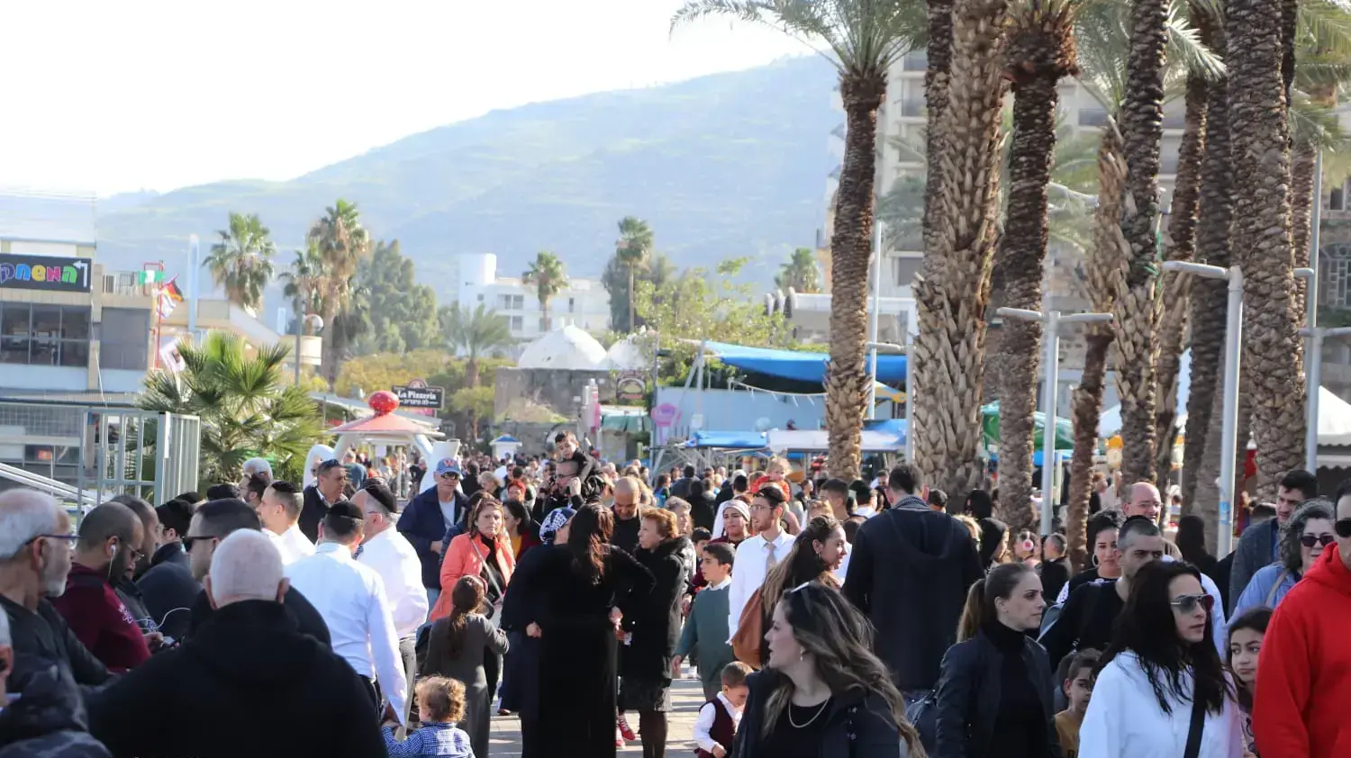 טיילת טבריה מלאה במבקרים. 15 בפברואר 2020 טיילת טבריה מלאה במבקרים. 15 בפברואר 2020