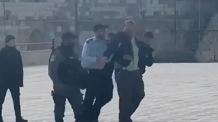 חבר הכנסת לשעבר יהודה גליק נעצר על ידי שוטרים בכניסה להר הבית, 18 בפברואר 2020