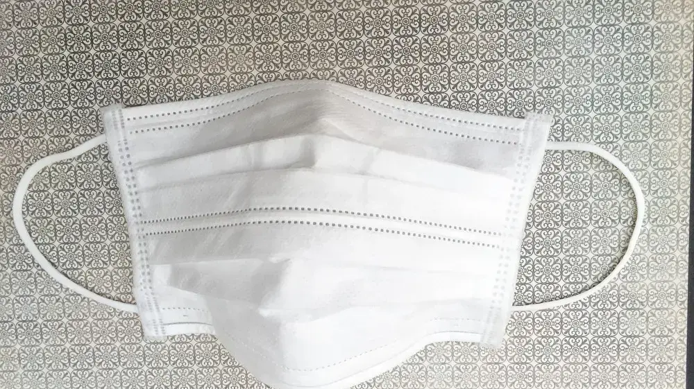 מהי הדרך הנכונה ללבוש מסיכת פנים? מהי הדרך הנכונה ללבוש מסיכת פנים?