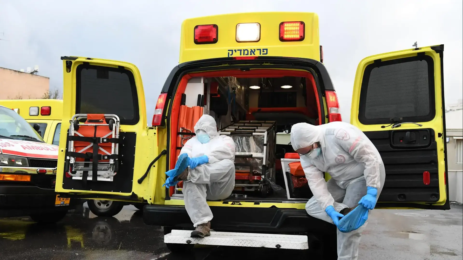 צוות מד"א שיפנה את חולי הקורונה מנתב"ג, 19 בפברואר 2020 צוות מד"א שיפנה את חולי הקורונה מנתב"ג, 19 בפברואר 2020