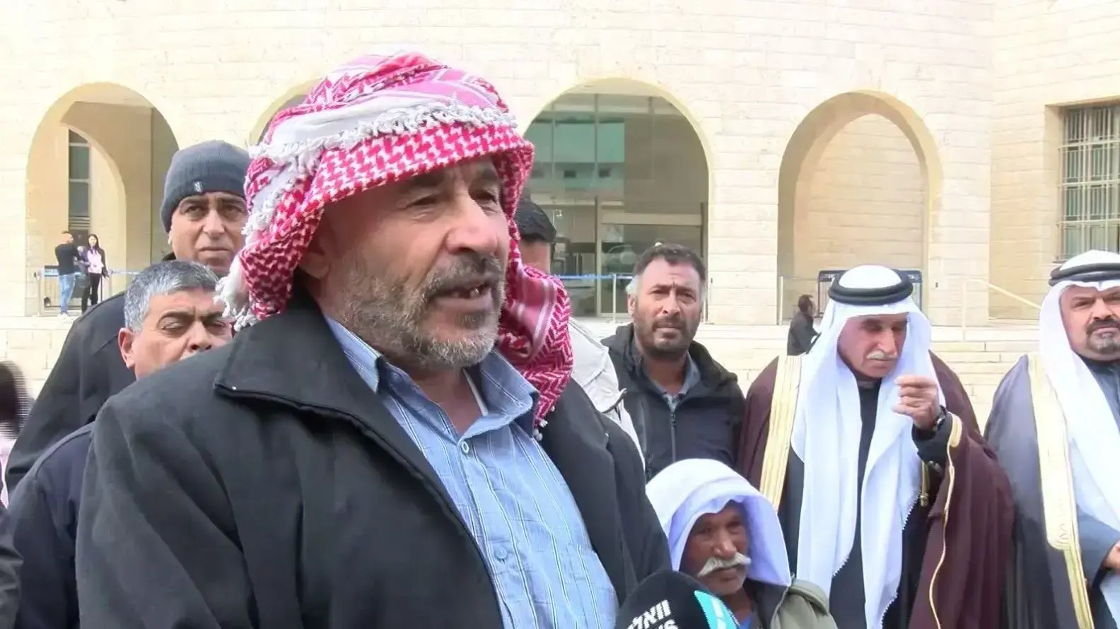 בני משפחת אבו גודה שבנם הורשע ברצח החייל רון קוקיא בהצהרה לתקשורת, השלום, ב"ש 20 בפברואר 2020 בני משפחת אבו גודה שבנם הורשע ברצח החייל רון קוקיא בהצהרה לתקשורת, השלום, ב"ש 20 בפברואר 2020