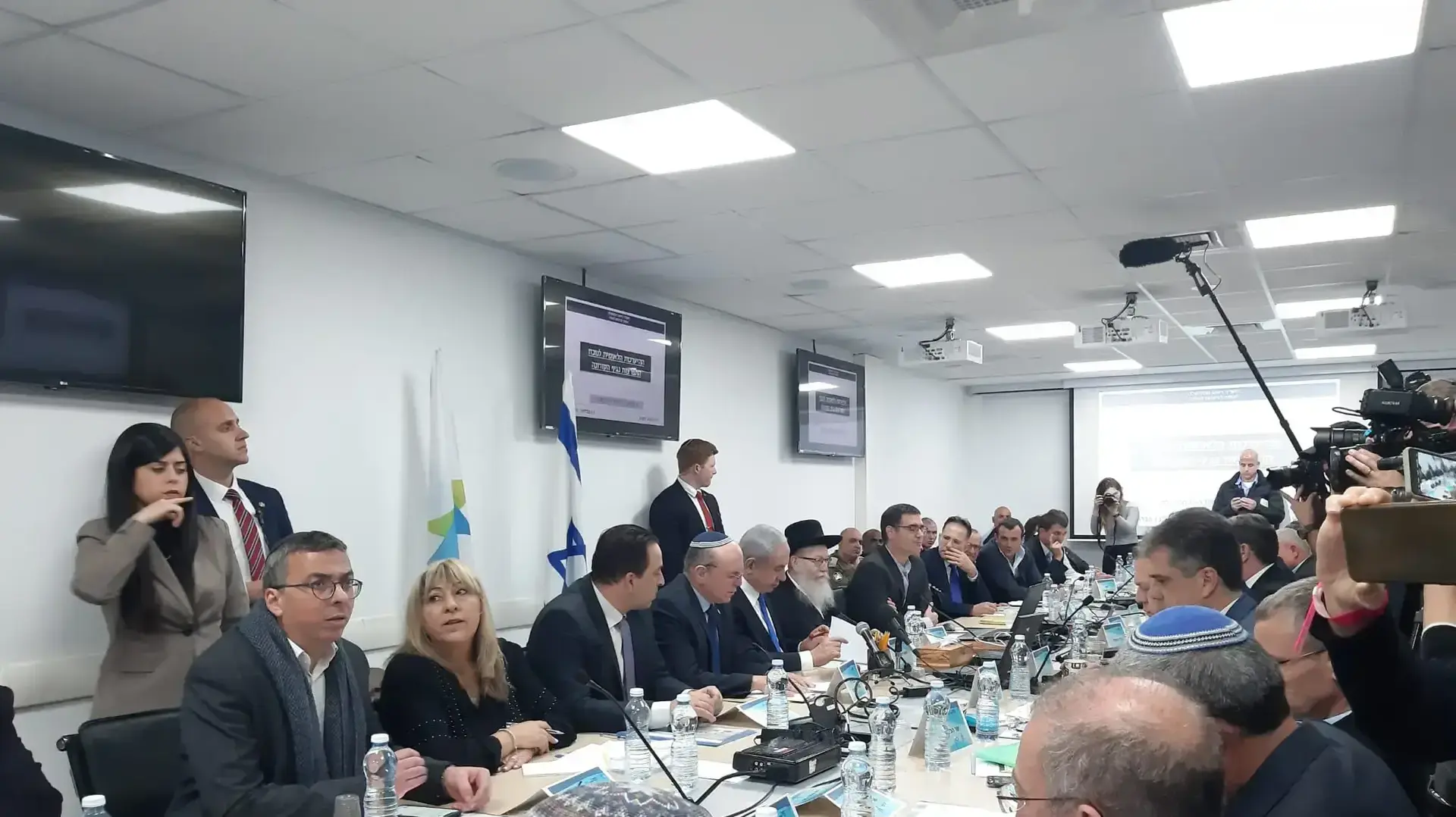 הערכת מצב בנושא נגיף הקורונה בהשתתפות רה״מ בנימין נתניהו ושר הבריאות יעקב ליצמן, חמ״ל משרד הבריאות, ת״א הערכת מצב בנושא נגיף הקורונה בהשתתפות רה״מ בנימין נתניהו ושר הבריאות יעקב ליצמן, חמ״ל משרד הבריאות, ת״א