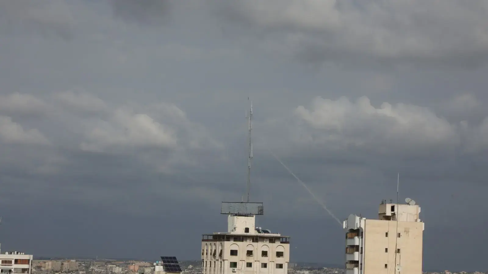 תמונות מעזה של שיגור מטחי רקטות לישראל, 24 בפברואר 2020 תמונות מעזה של שיגור מטחי רקטות לישראל, 24 בפברואר 2020