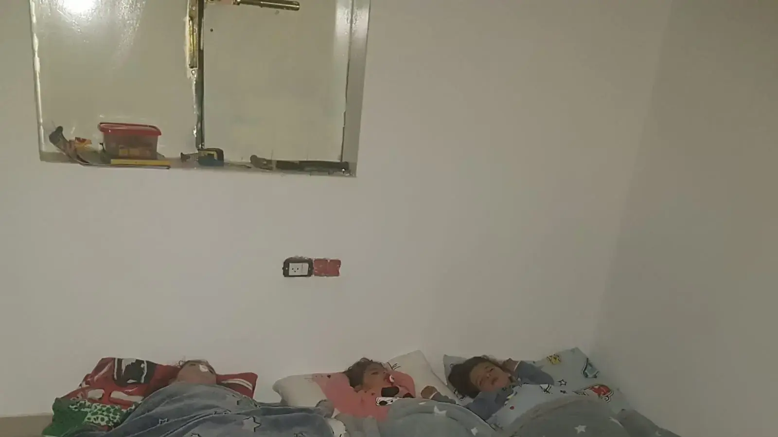 למרות הפסקת האש, בדרום עדיין מעבירים את הלילה בחדרים הממוגנים באשכול למרות הפסקת האש, בדרום עדיין מעבירים את הלילה בחדרים הממוגנים באשכול