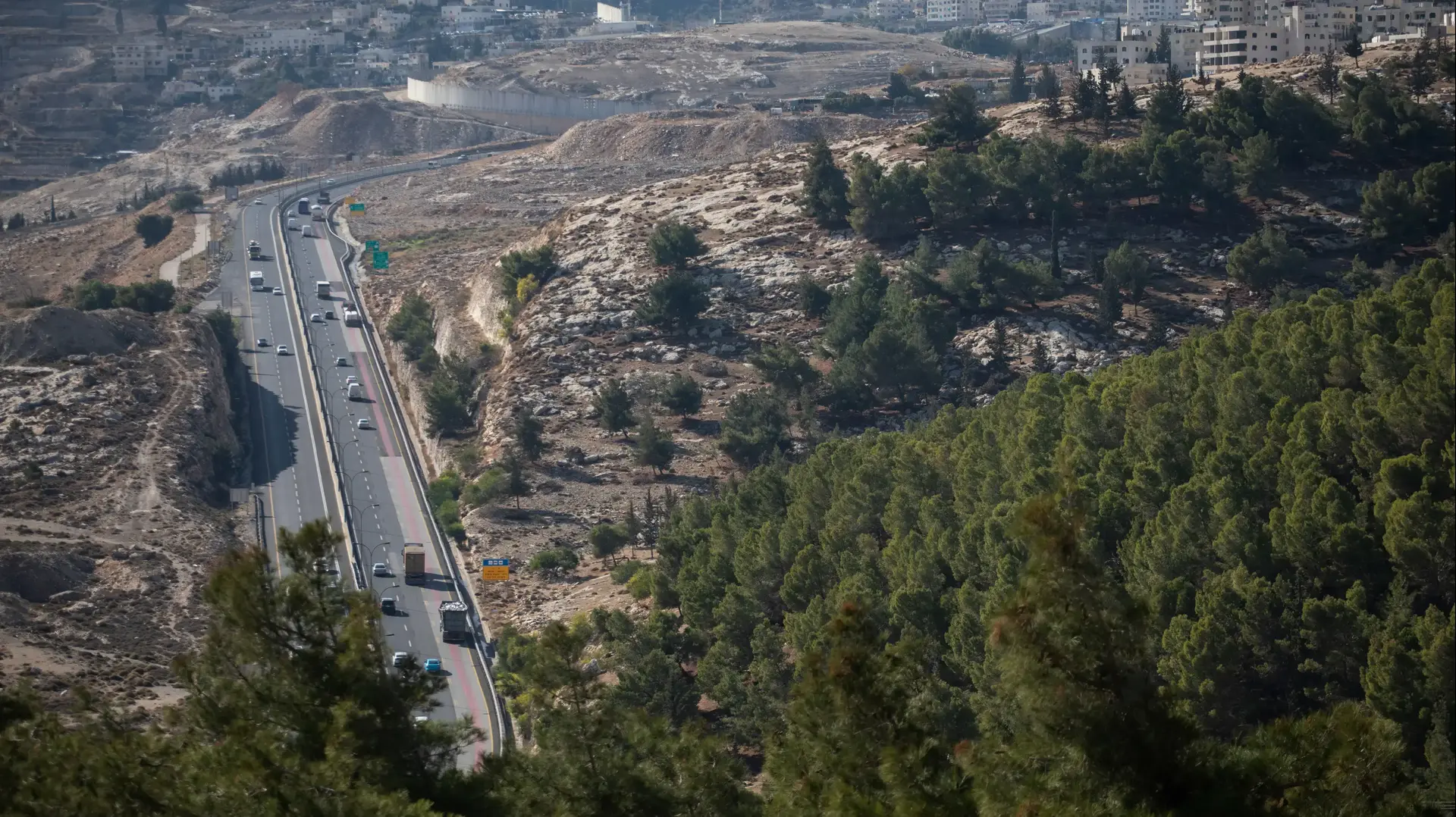 נוף לכביש 1 דרך מעלה אדומים - ירושלים מאזור הגדה המערבית 10 בדצמבר 2019 
