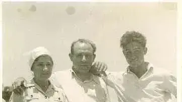 שאול ושרה מאירוב ובנם גור שאול ושרה מאירוב ובנם גור