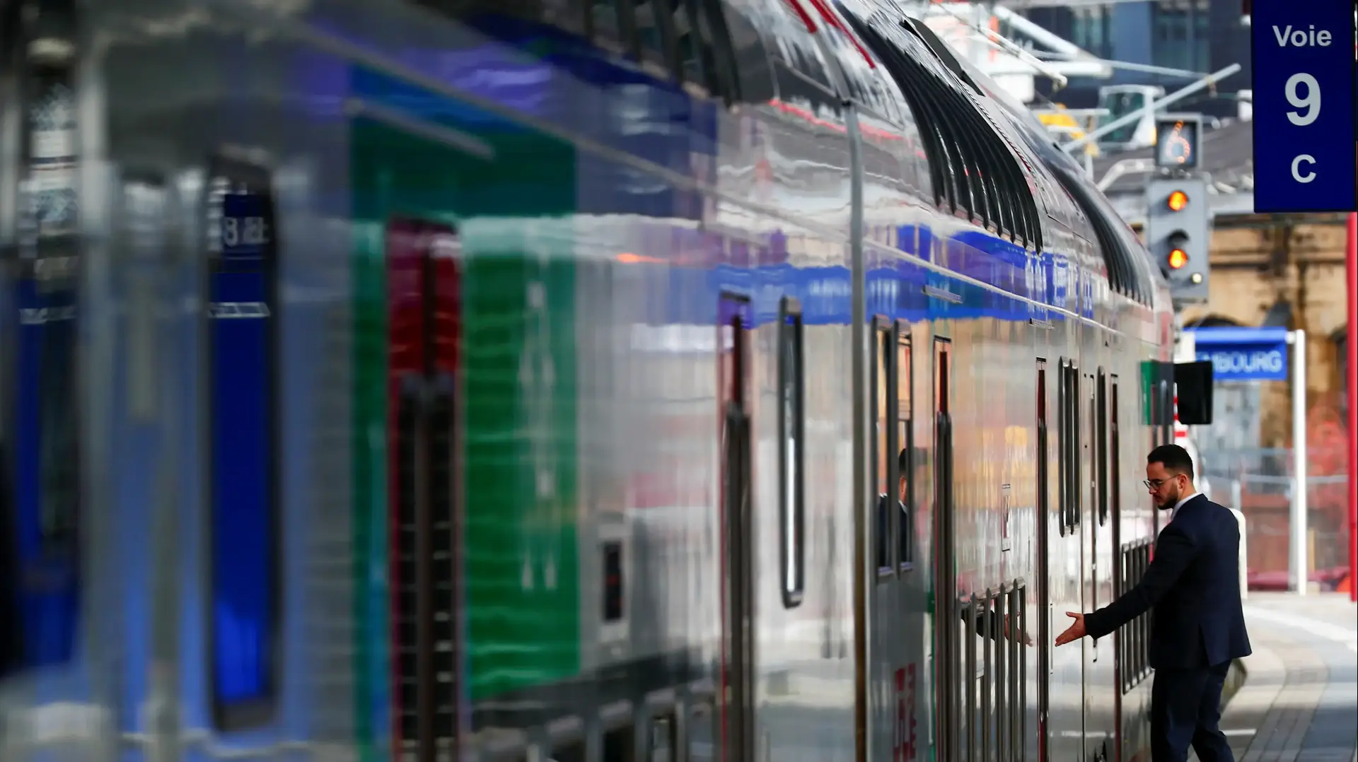 מפקח נכנס לרכבת, לוקסמבורג, 29 בפברואר 2020