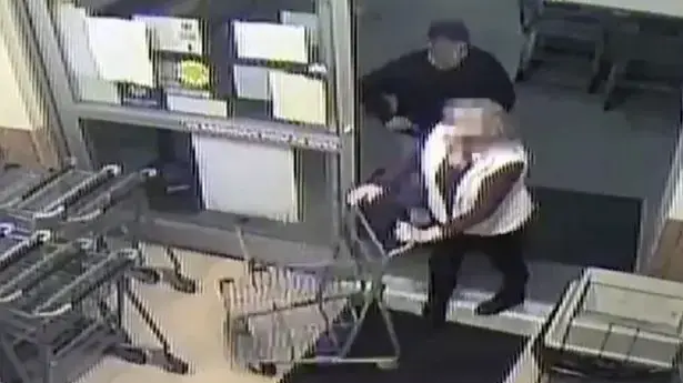 תומאס סטימן חשוד בתקיפת אישה במזרק מלא זרע תומאס סטימן חשוד בתקיפת אישה במזרק מלא זרע