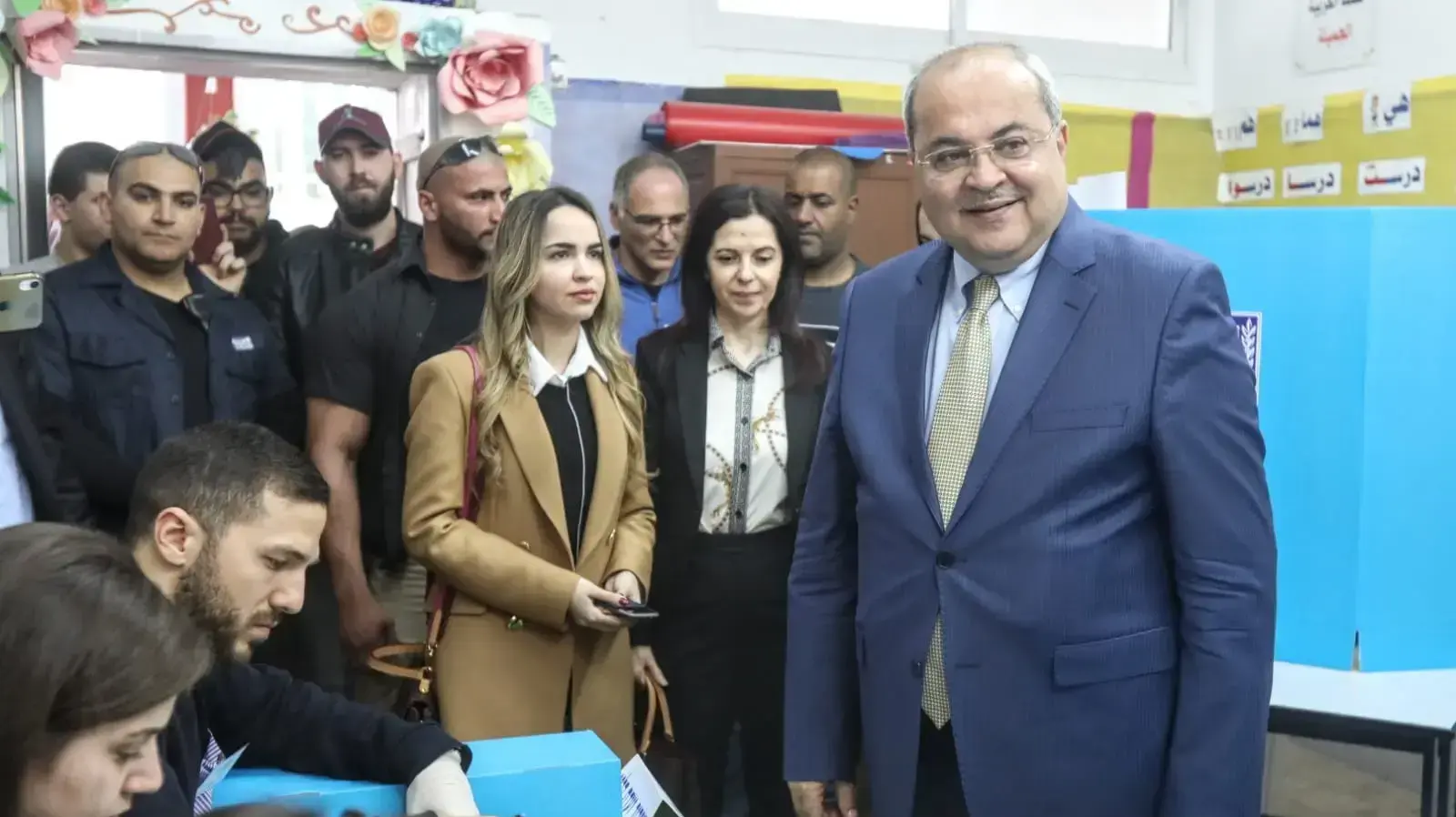 אחמד טיבי מצביע לכנסת ה23, טייבה, 2 במרץ 2020 אחמד טיבי מצביע לכנסת ה23, טייבה, 2 במרץ 2020