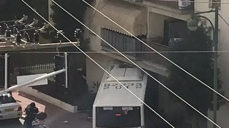 תאונת דרכים- אוטובוס התנגש בבניין מגורים ברמת גן, 2 במרץ 2020 תאונת דרכים- אוטובוס התנגש בבניין מגורים ברמת גן, 2 במרץ 2020