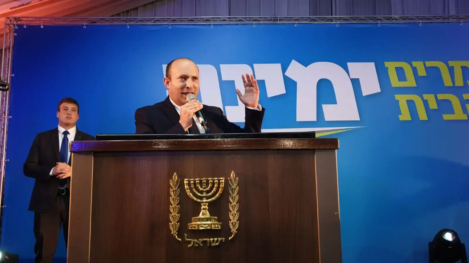 יו"ר ימינה, נפתלי בנט במהלך נאומו לאחר תוצאות המדגם במטה המפלגה ברמת גן 2 במרץ 2020 יו"ר ימינה, נפתלי בנט במהלך נאומו לאחר תוצאות המדגם במטה המפלגה ברמת גן 2 במרץ 2020