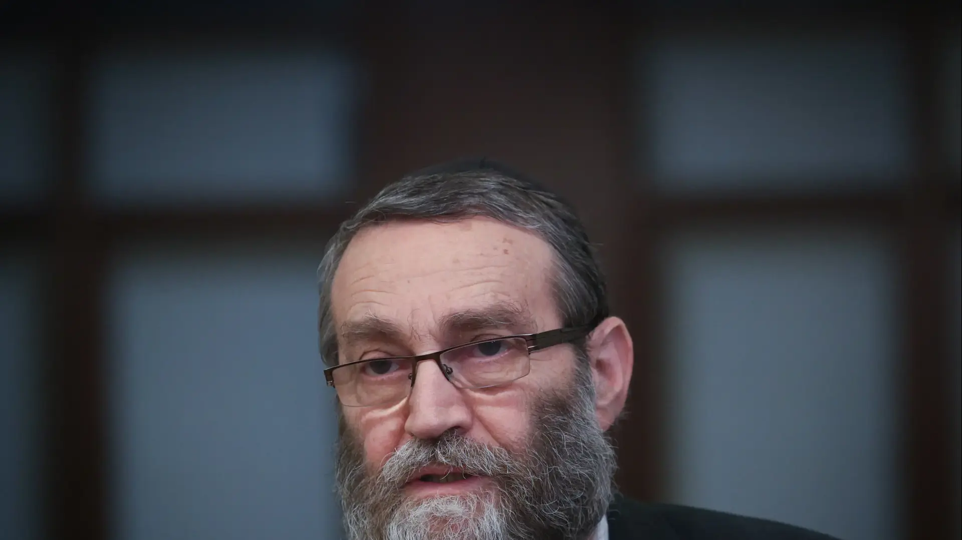 יו"ר יהדות התורה, ח"כ משה גפני בדרכו לישיבת בלוק הימן בכנסת 3 בפברואר 2020 