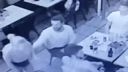 דוגמן מטריד מינית מלצרית