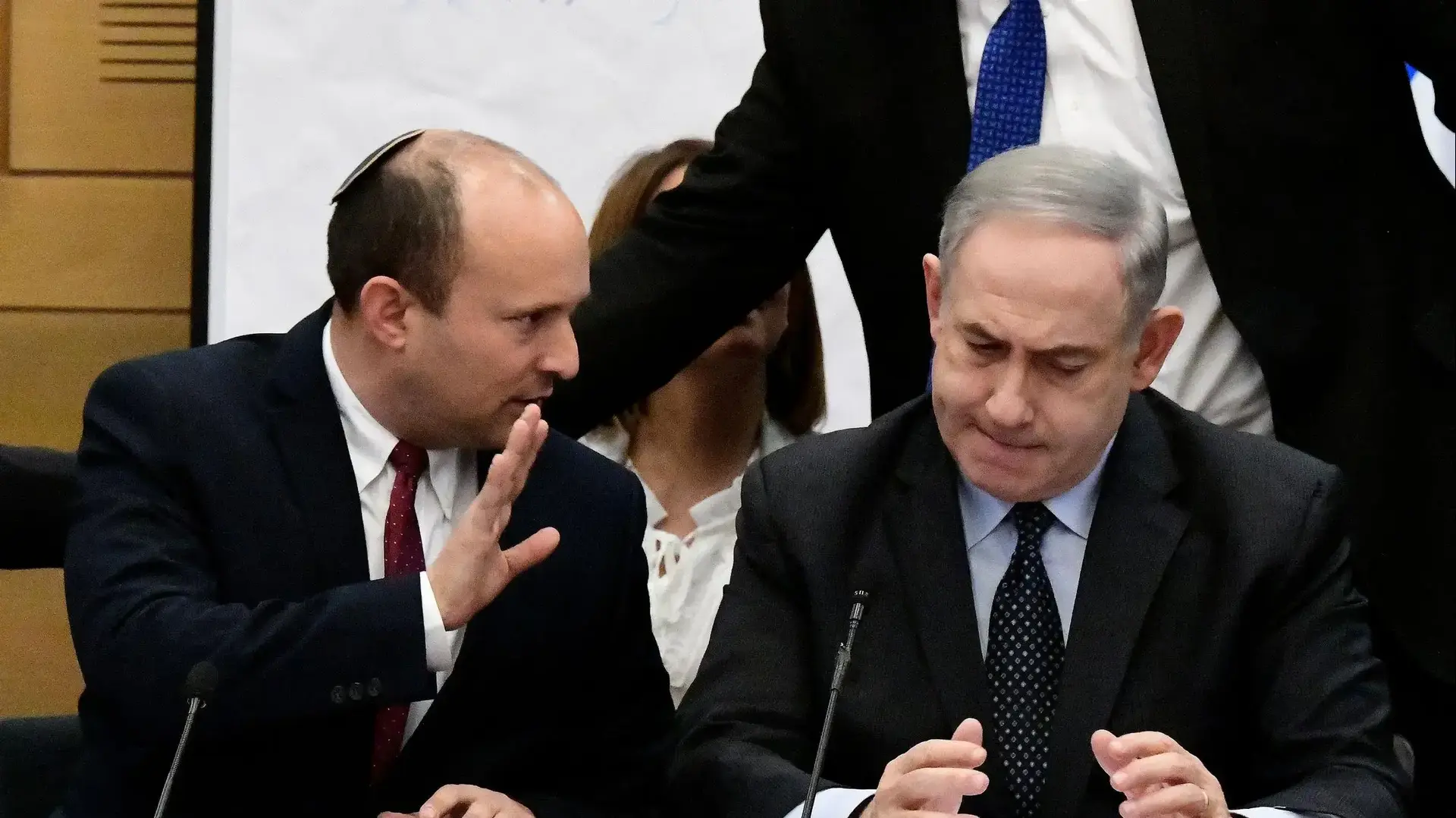 ראש הממשלה, בנימין נתניהו ושר הביטחון, נפתלי בנט במהלך ישיבת בלוק הימין בכנסת 5 מרץ 2020 ראש הממשלה, בנימין נתניהו ושר הביטחון, נפתלי בנט במהלך ישיבת בלוק הימין בכנסת 5 מרץ 2020