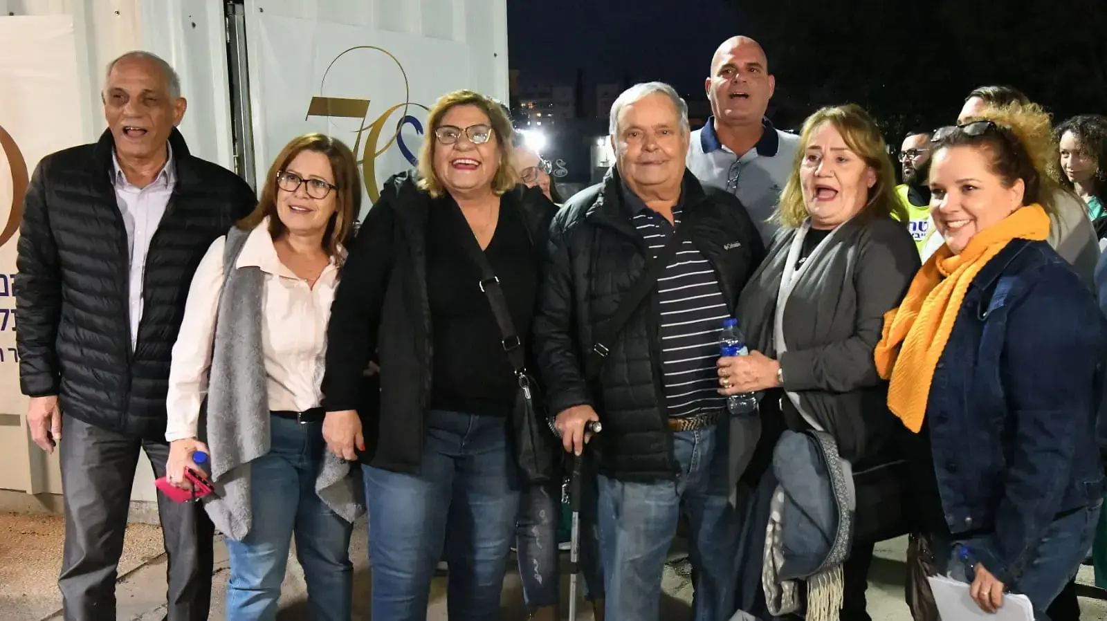 9 מנוסעי ספינת ״דיימונד פרינסס״ משתחררים משיבא לאחר בידוד קורונה, 5 במרץ 2020 9 מנוסעי ספינת ״דיימונד פרינסס״ משתחררים משיבא לאחר בידוד קורונה, 5 במרץ 2020