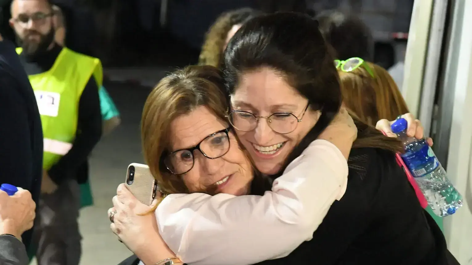 9 מנוסעי ספינת ״דיימונד פרינסס״ משתחררים משיבא לאחר בידוד קורונה, 5 במרץ 2020 9 מנוסעי ספינת ״דיימונד פרינסס״ משתחררים משיבא לאחר בידוד קורונה, 5 במרץ 2020