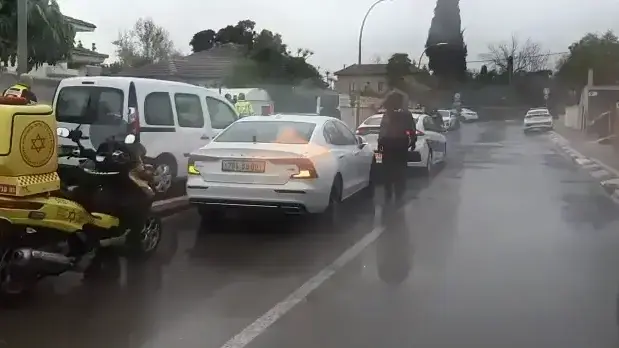 זירת אירוע בדקירה בהוד השרון בה כבר דקר את בנו בן השנה ופצע את אשתו וילדה נוספת בת 3 - ה-6 למרץ 2020 זירת אירוע בדקירה בהוד השרון בה כבר דקר את בנו בן השנה ופצע את אשתו וילדה נוספת בת 3 - ה-6 למרץ 2020