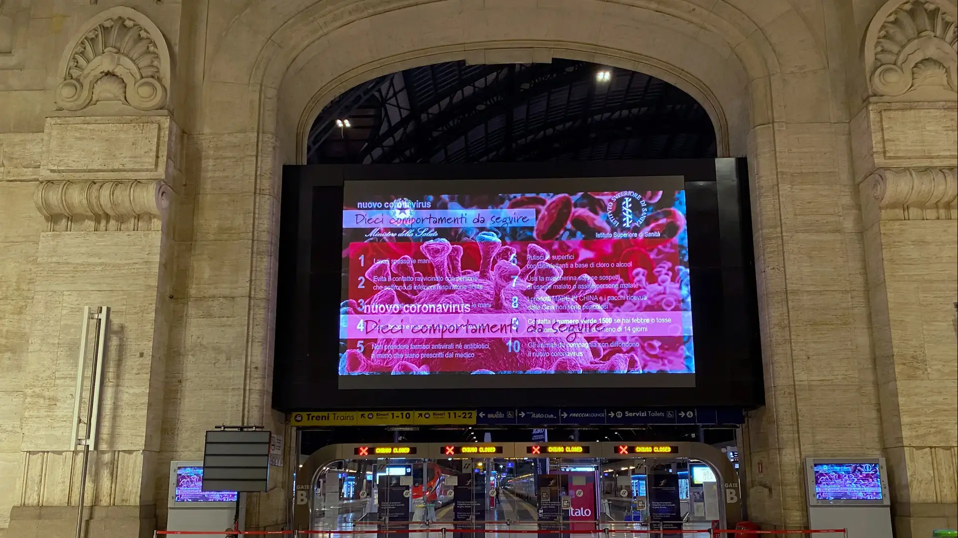 תחנת הרכבת המרכזית במילאנו לאחר הכרז הסגר בשל הקורונה, איטליה, 7 מרץ 2020 תחנת הרכבת המרכזית במילאנו לאחר הכרז הסגר בשל הקורונה, איטליה, 7 מרץ 2020