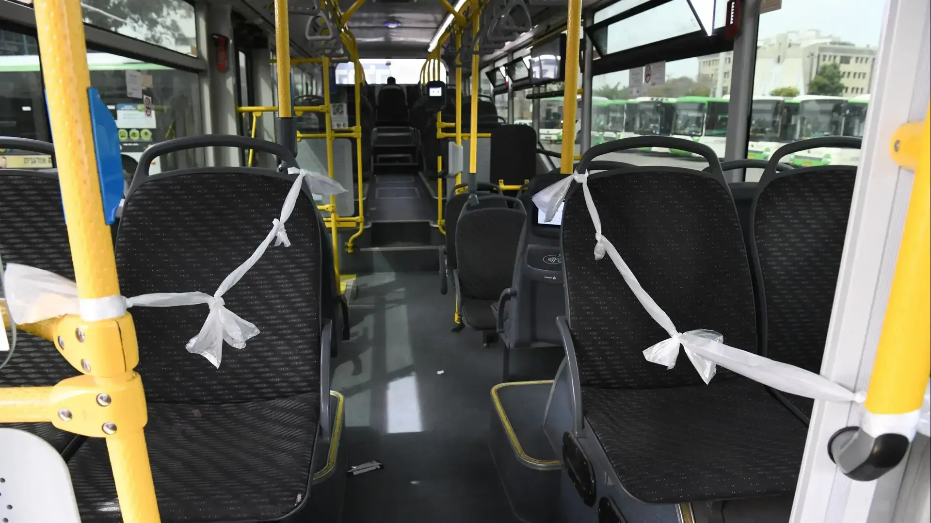 טיהור אוטובוסים של חברת אפיקים בפתח תקווה נגד נגיף הקורונה , מרץ 2020 טיהור אוטובוסים של חברת אפיקים בפתח תקווה נגד נגיף הקורונה , מרץ 2020