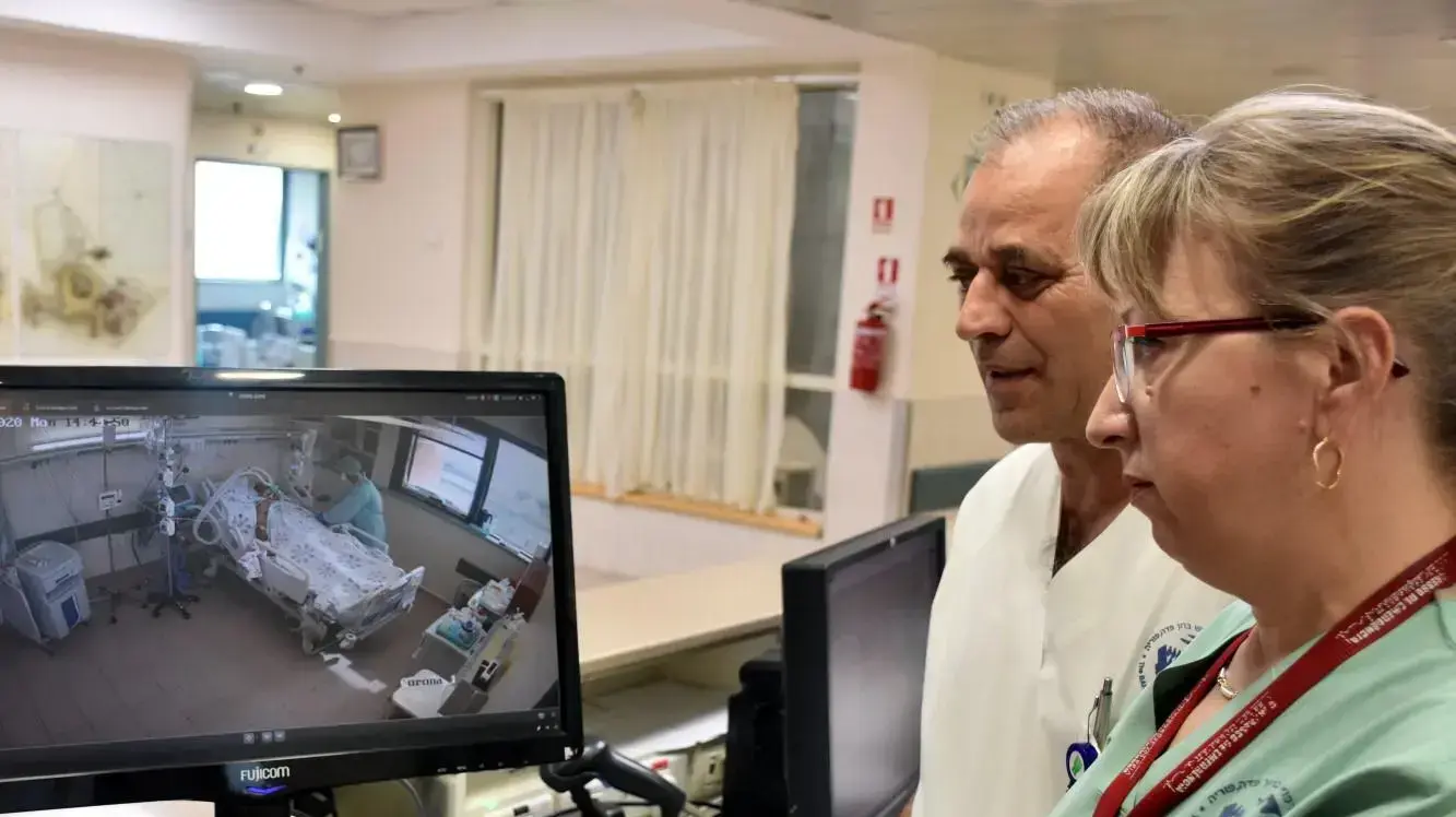 טיפול בחולה קורונה בבית החולים פוריה טיפול בחולה קורונה בבית החולים פוריה