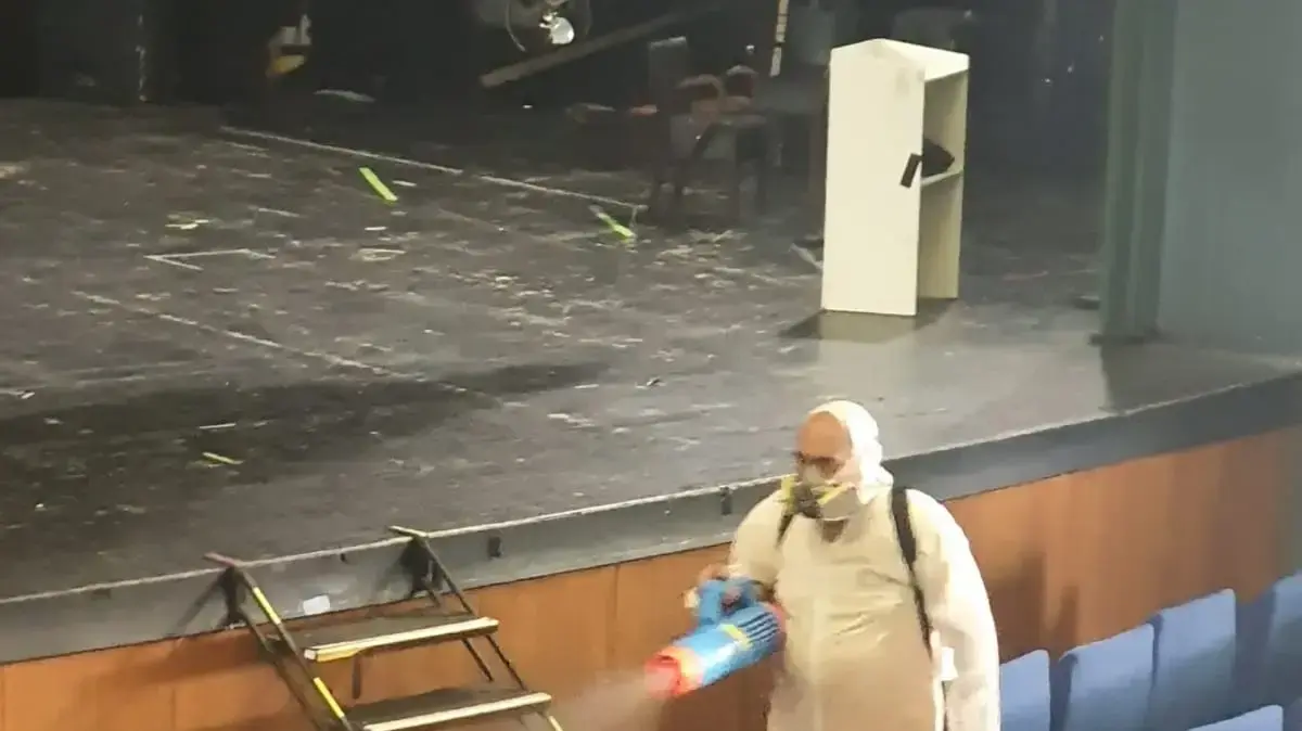 תיאטרון הצפון בקריית חיים עובר חיטוי, בעקבות הודעת משרד הבריאות כי חולת קורונה, שחזרה ממדריד ונכנסה לבידוד ביקרה קודם בתיאטרון ב-4 במרץ תיאטרון הצפון בקריית חיים עובר חיטוי, בעקבות הודעת משרד הבריאות כי חולת קורונה, שחזרה ממדריד ונכנסה לבידוד ביקרה קודם בתיאטרון ב-4 במרץ