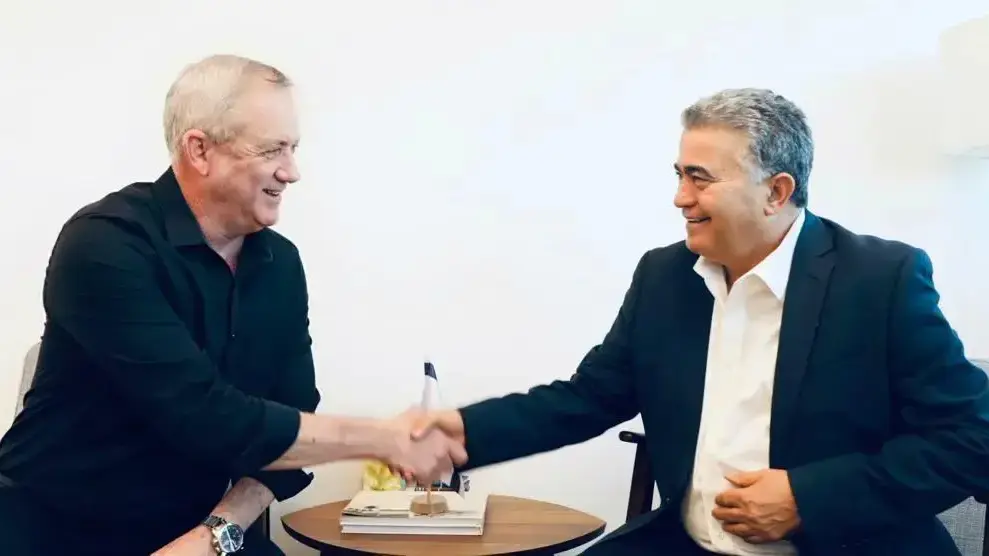 יו"ר כחול לבן, ח"כ בני גנץ ויו"ר העבודה, ח"כ עמיר פרץ במהלך פגישתם 11 במרץ 2020 יו"ר כחול לבן, ח"כ בני גנץ ויו"ר העבודה, ח"כ עמיר פרץ במהלך פגישתם 11 במרץ 2020