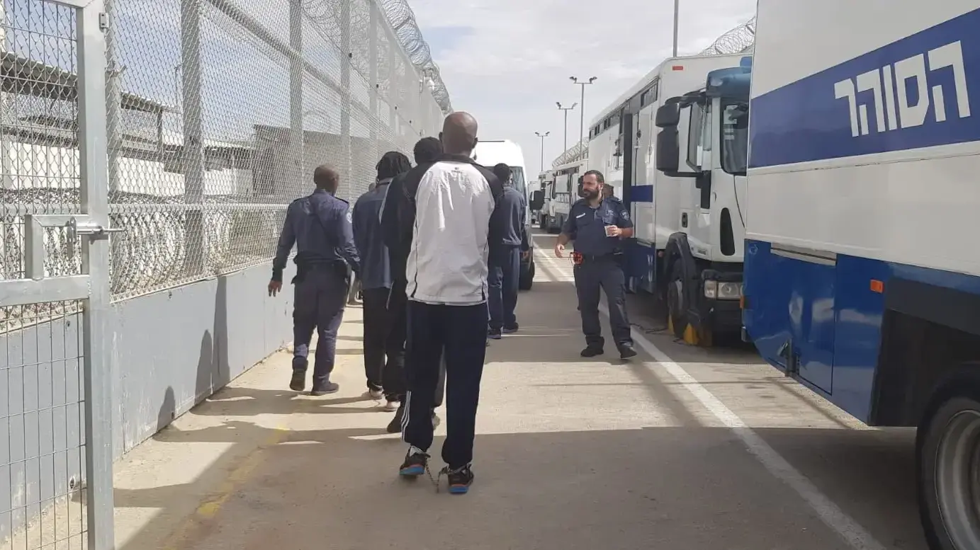 כמאתיים אסירים פונו מכלא סהרונים בשל החשש מקורונה, 12 במרץ 2020 כמאתיים אסירים פונו מכלא סהרונים בשל החשש מקורונה, 12 במרץ 2020