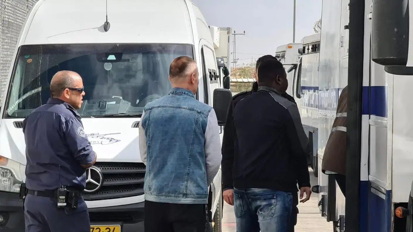 כמאתיים אסירים פונו מכלא סהרונים בשל החשש מקורונה, 12 במרץ 2020 כמאתיים אסירים פונו מכלא סהרונים בשל החשש מקורונה, 12 במרץ 2020