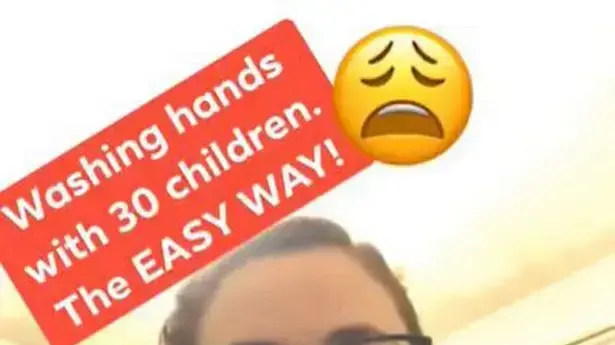 מורה מציעה טריק לשטיפת ידיים מורה מציעה טריק לשטיפת ידיים