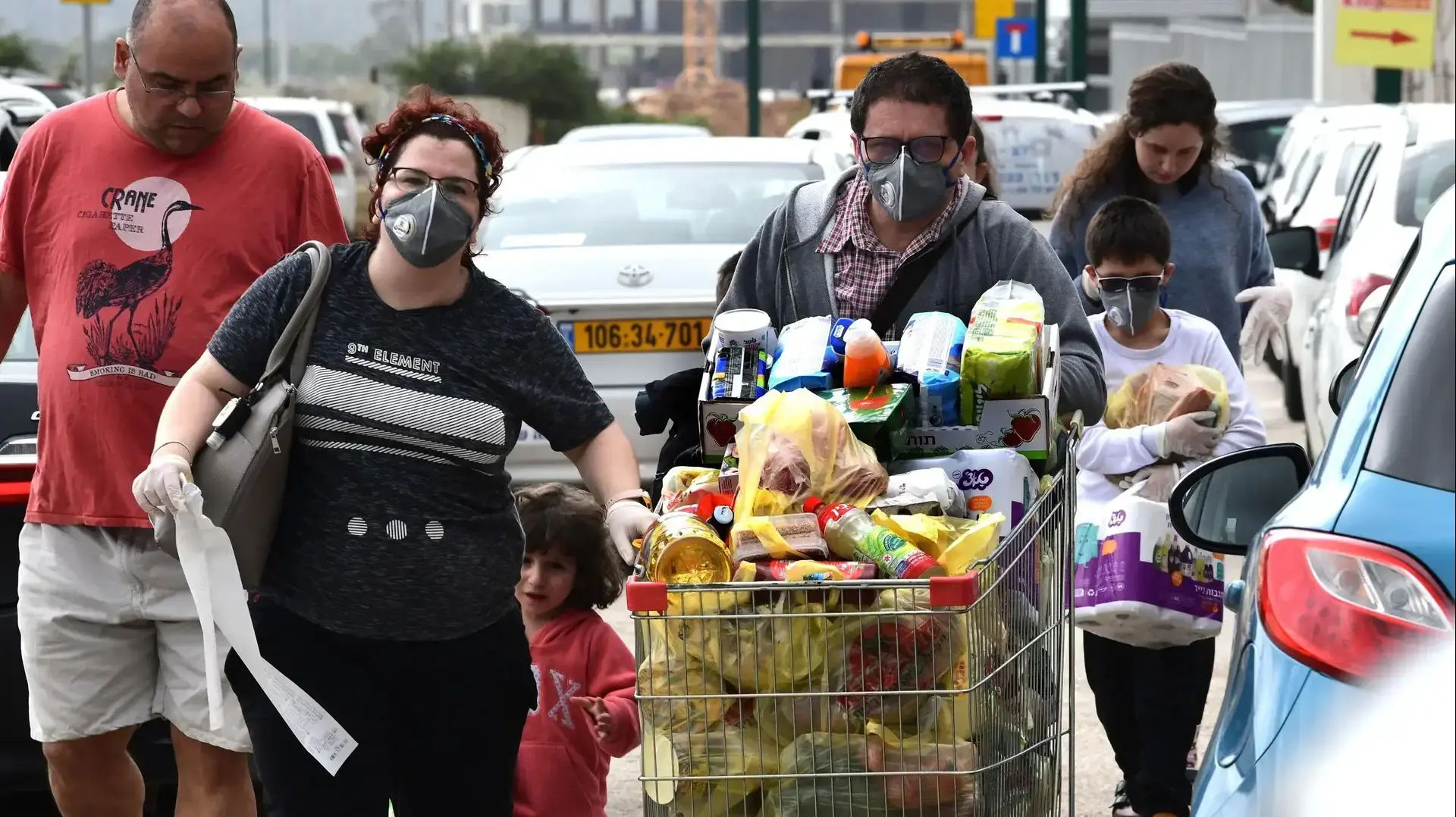 בהלת הקורונה: תושבים עושים קניות בסופר קינג סטור אזור תעשיה תוצרת הארץ ראש העין. 14 במרץ 2020 בהלת הקורונה: תושבים עושים קניות בסופר קינג סטור אזור תעשיה תוצרת הארץ ראש העין. 14 במרץ 2020