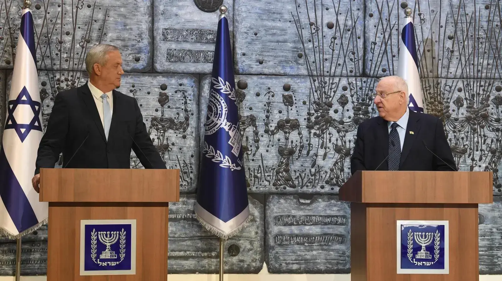 נשיא המדינה מטיל את מלאכת הרכבת הממשלה על יו"ר כחול לבן ח"כ בני גנץ, בית הנשיא, ירושלים, נשיא המדינה מטיל את מלאכת הרכבת הממשלה על יו"ר כחול לבן ח"כ בני גנץ, בית הנשיא, ירושלים,